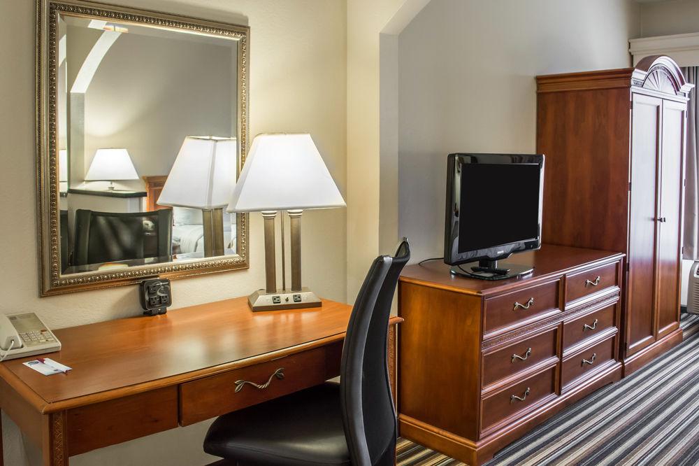 Comfort Suites Chesapeake - Norfolk Buitenkant foto